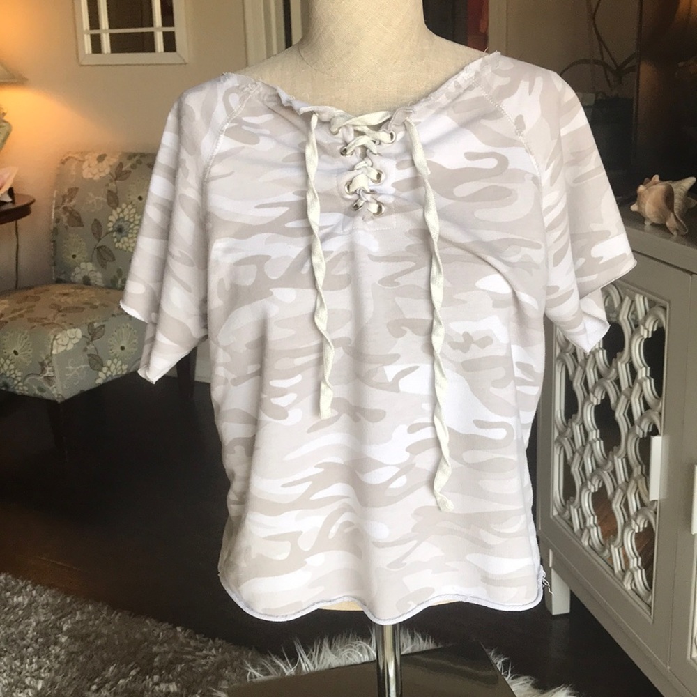 “RUE 21” white/grey camouflage t-shirt